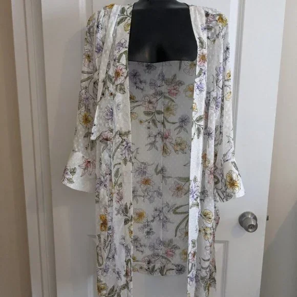 Floral  Robe - Picture 3 of 7